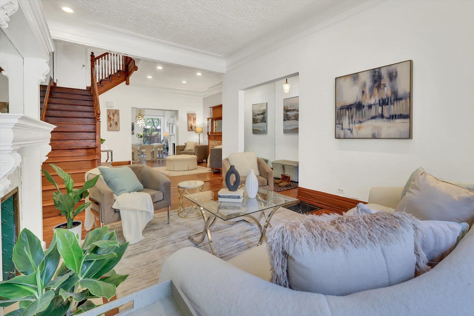 1034 N La Salle Drive, Chicago, IL 60610 1034 N La Salle Drive, Chicago, IL 60610