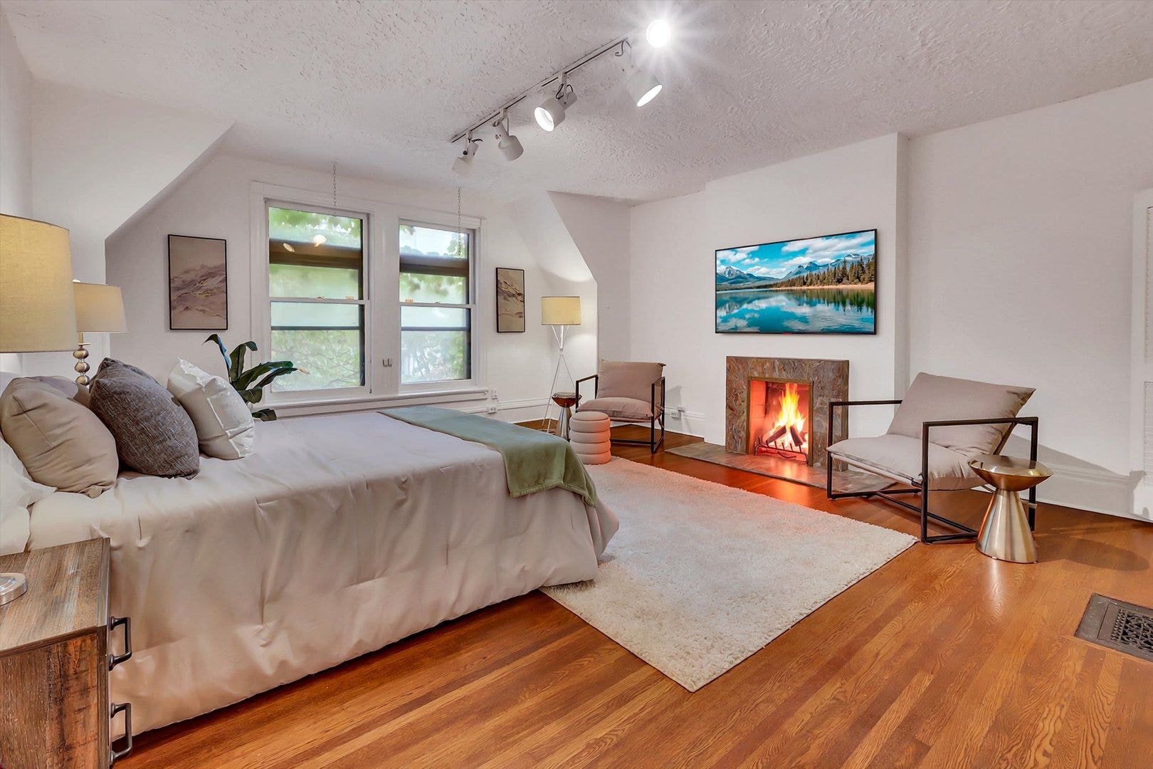 1034 N La Salle Drive, Chicago, IL 60610 1034 N La Salle Drive, Chicago, IL 60610