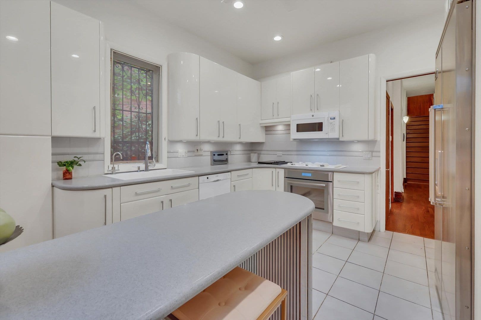 1034 N La Salle Drive, Chicago, IL 60610 1034 N La Salle Drive, Chicago, IL 60610