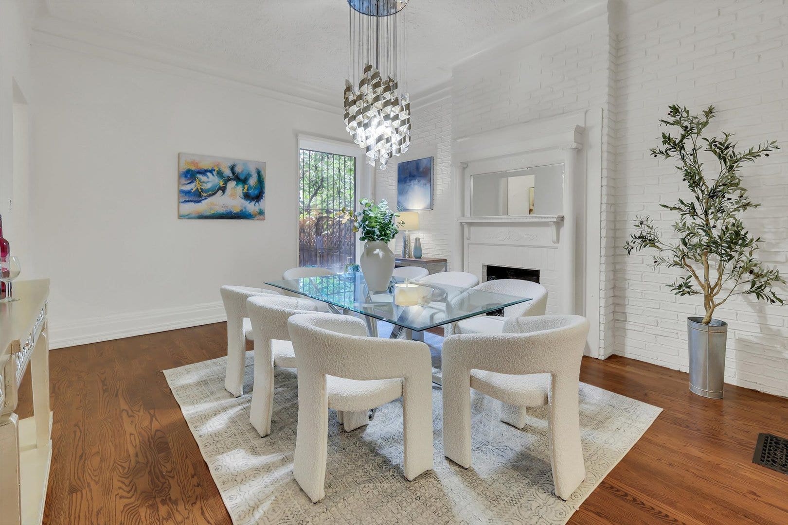 1034 N La Salle Drive, Chicago, IL 60610 1034 N La Salle Drive, Chicago, IL 60610