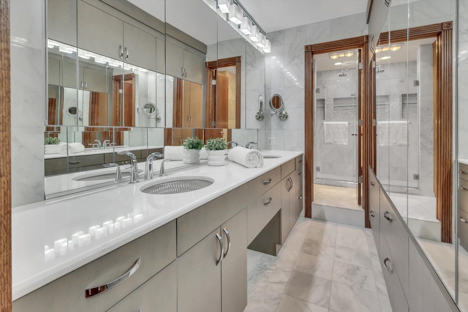 1034 N La Salle Drive, Chicago, IL 60610 1034 N La Salle Drive, Chicago, IL 60610