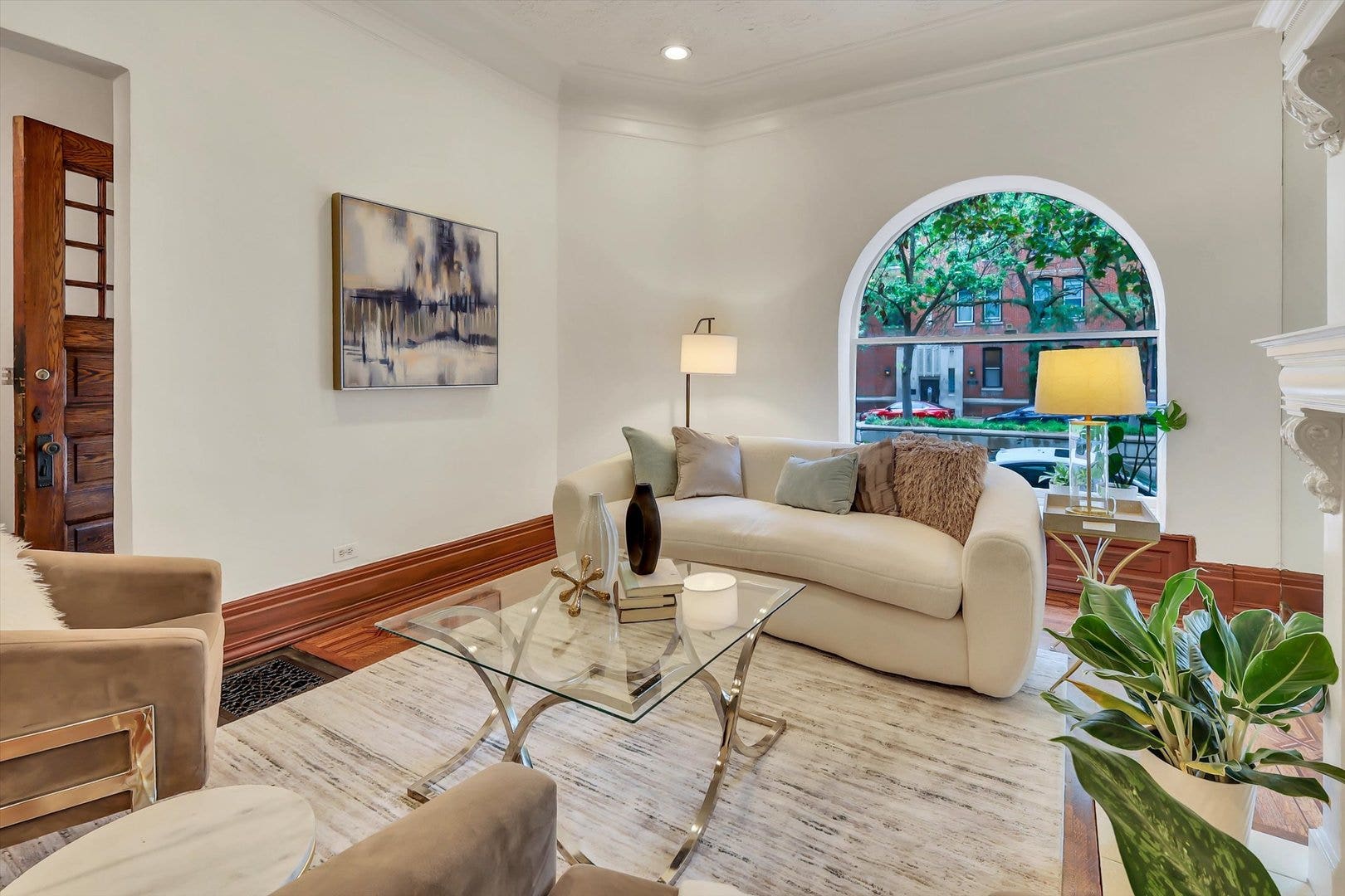 1034 N La Salle Drive, Chicago, IL 60610 1034 N La Salle Drive, Chicago, IL 60610