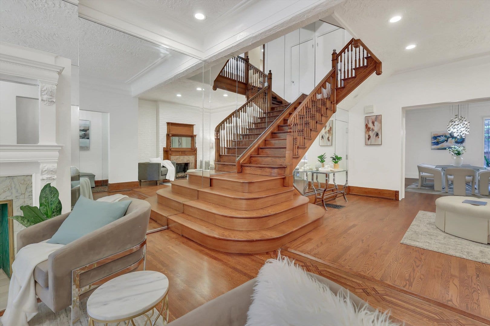 1034 N La Salle Drive, Chicago, IL 60610 1034 N La Salle Drive, Chicago, IL 60610