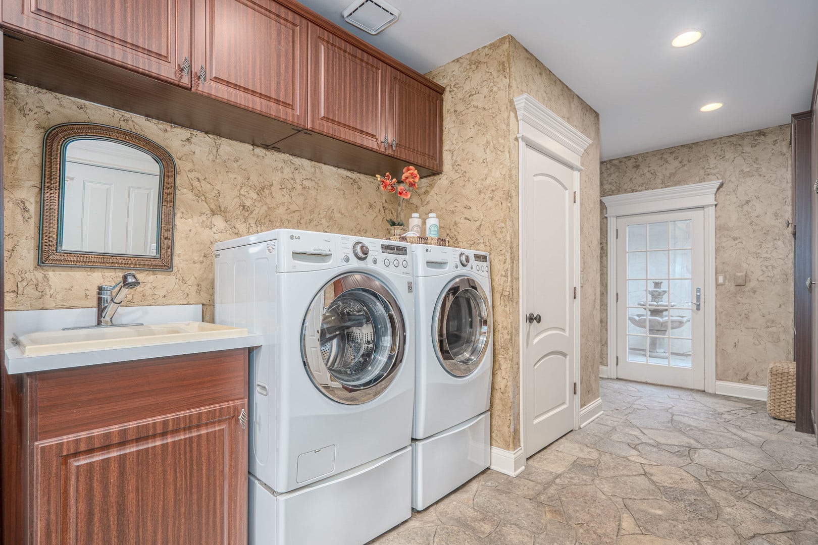 38w301 Burr Road Lane, St. Charles, IL 60175