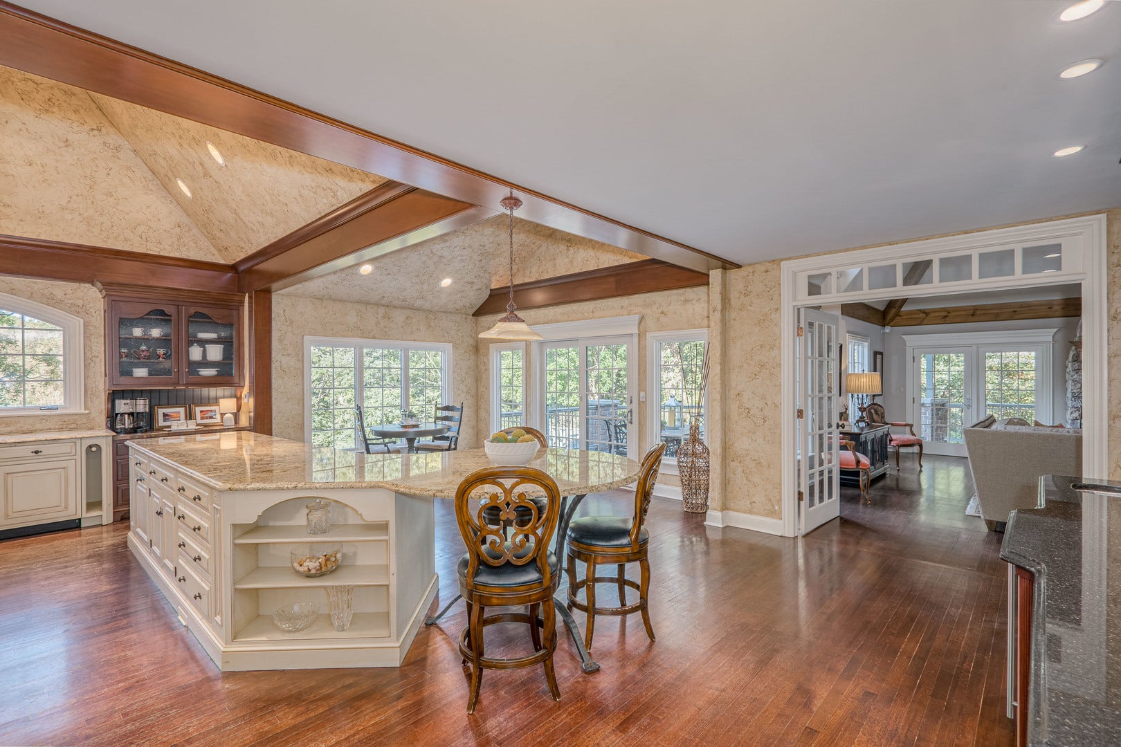 38w301 Burr Road Lane, St. Charles, IL 60175