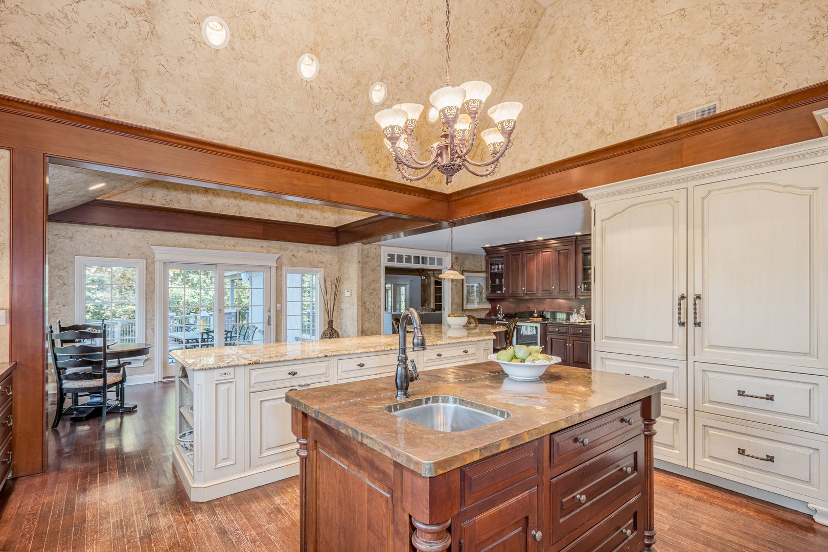 38w301 Burr Road Lane, St. Charles, IL 60175