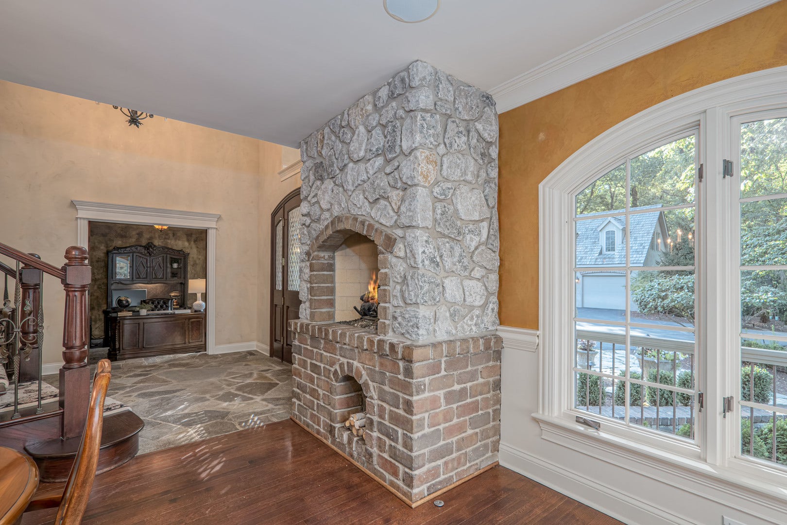 38w301 Burr Road Lane, St. Charles, IL 60175