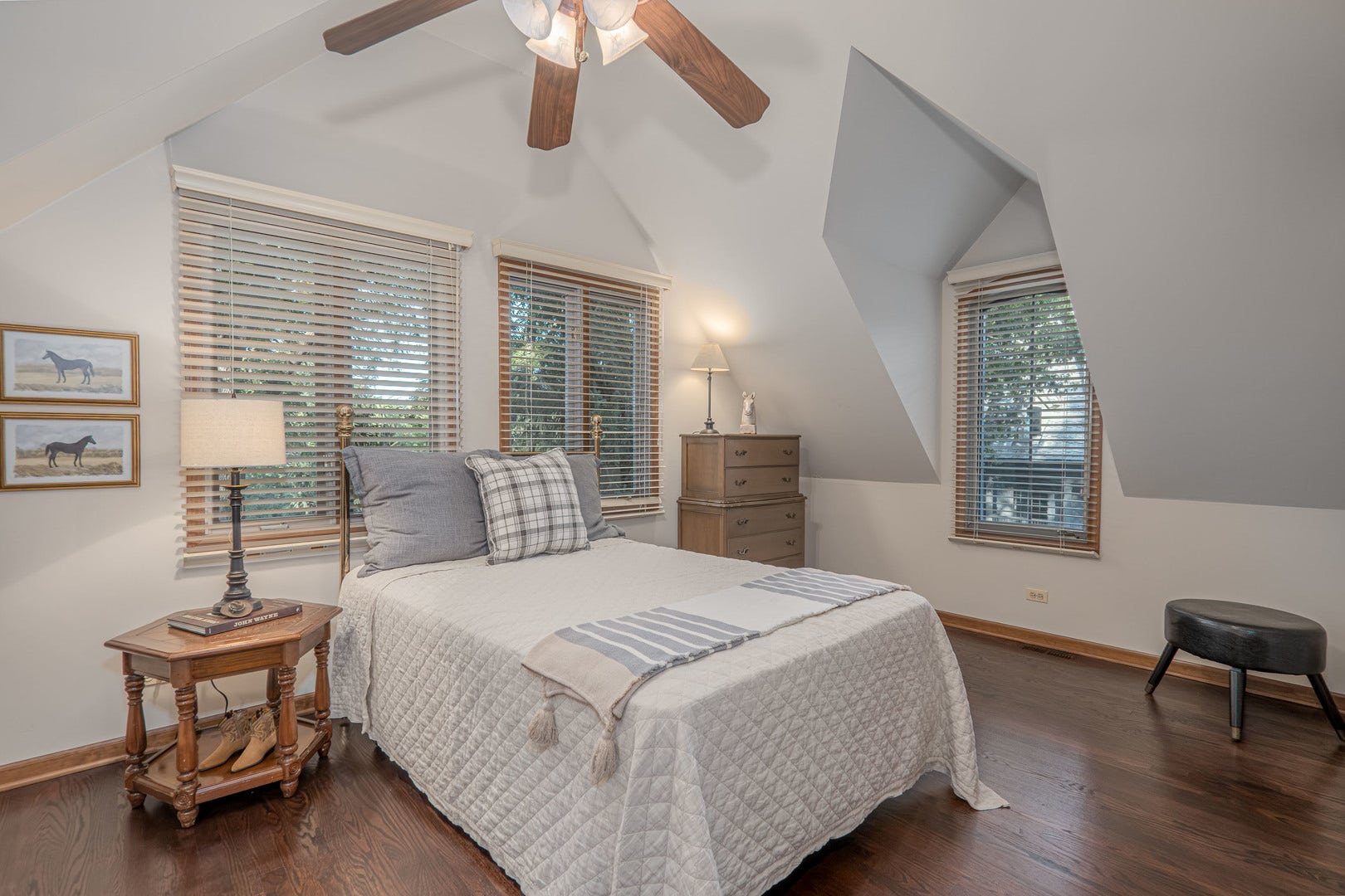 38w301 Burr Road Lane, St. Charles, IL 60175