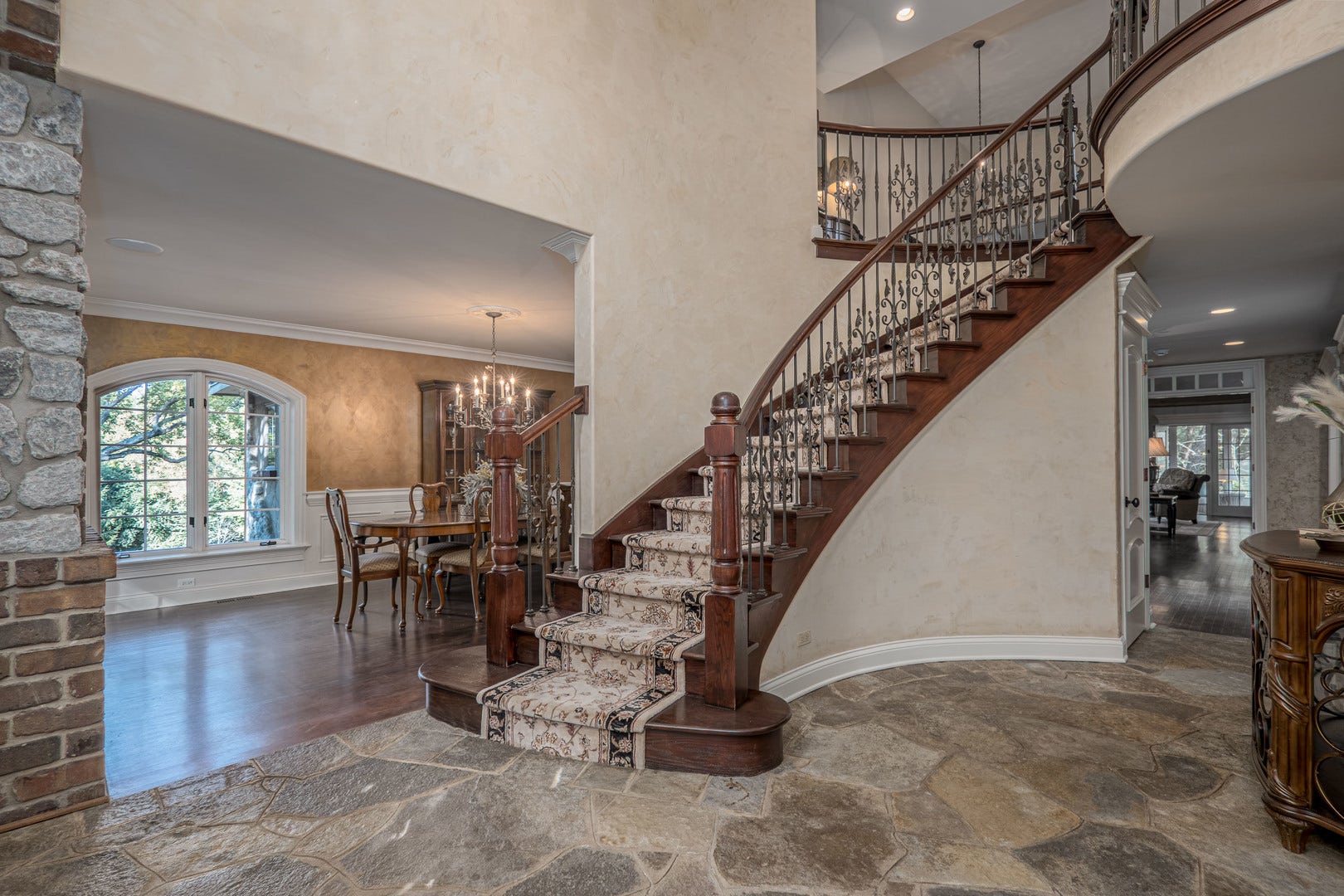 38w301 Burr Road Lane, St. Charles, IL 60175