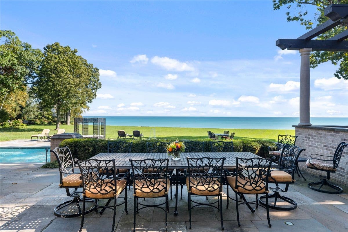 595 Circle Lane, Lake Forest, IL 60045 595 Circle Lane, Lake Forest, IL 60045