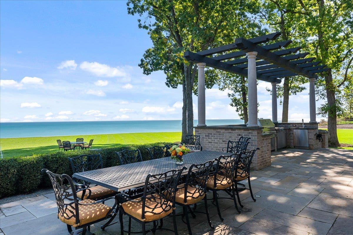 595 Circle Lane, Lake Forest, IL 60045 595 Circle Lane, Lake Forest, IL 60045