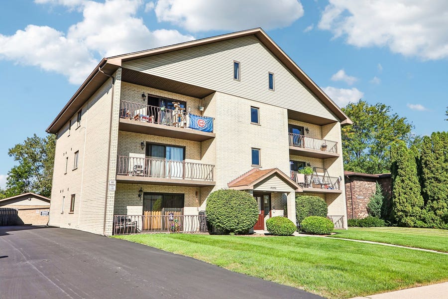 Property photo for 15850 Laramie Avenue, #302, Oak Forest, IL