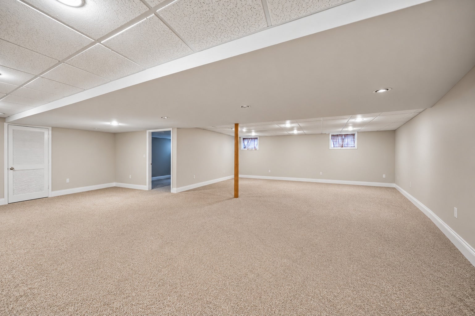 711 W Old Elm Road, Lake Forest, IL 60045 711 W Old Elm Road, Lake Forest, IL 60045