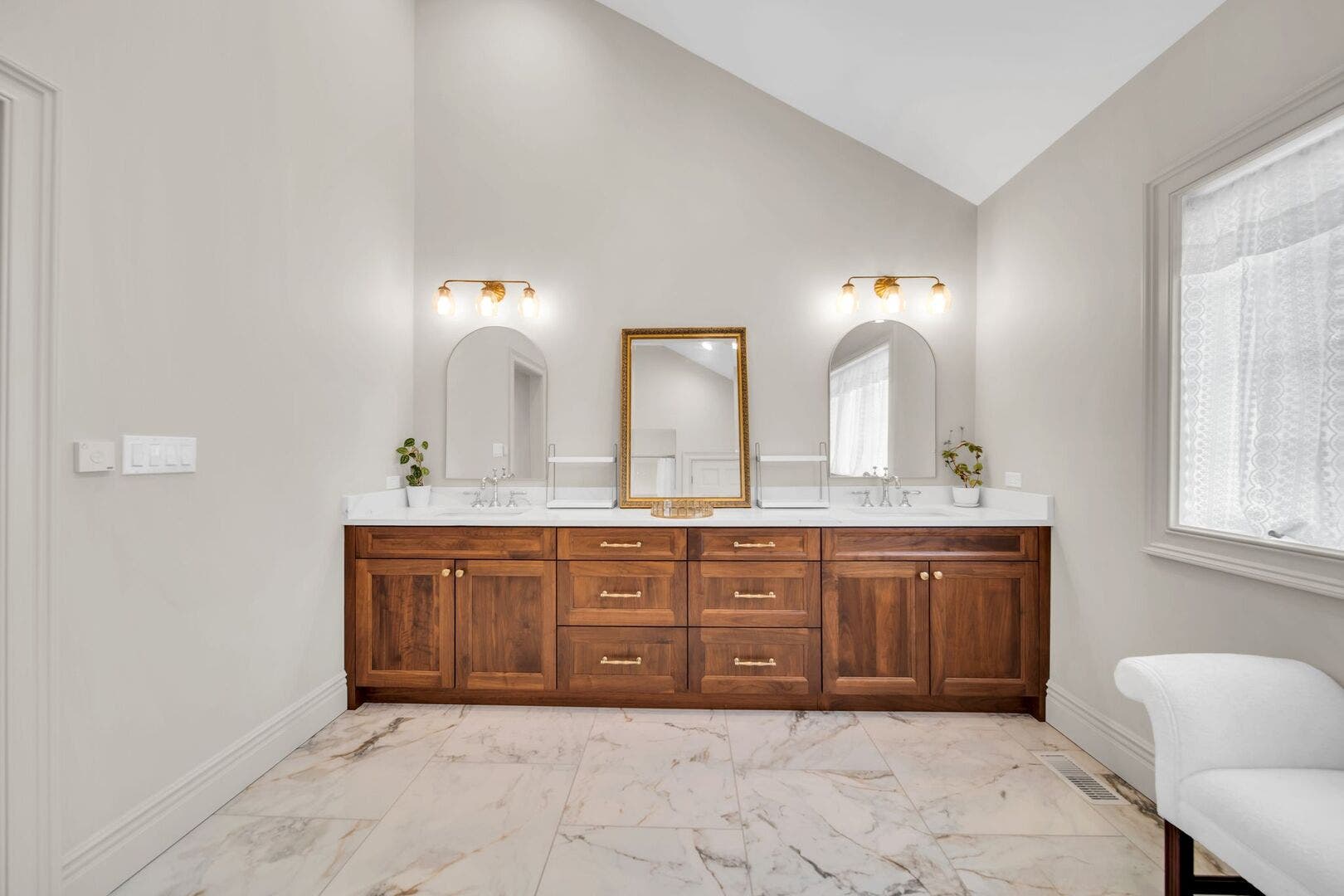711 W Old Elm Road, Lake Forest, IL 60045 711 W Old Elm Road, Lake Forest, IL 60045