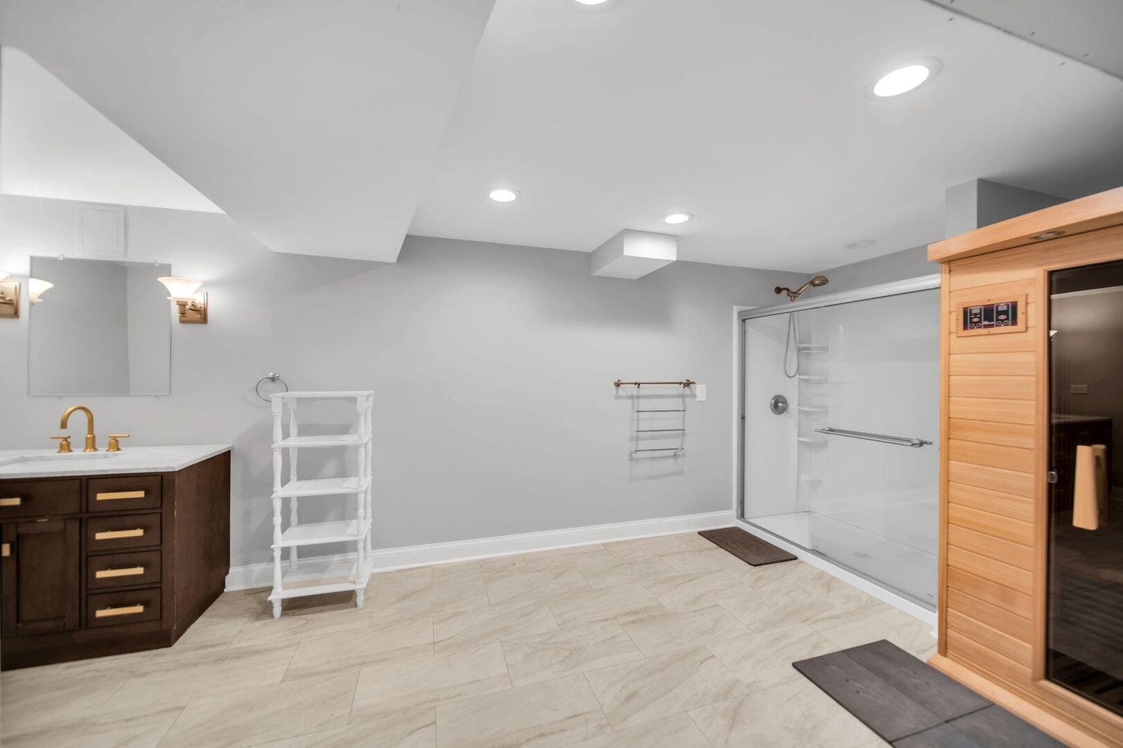 711 W Old Elm Road, Lake Forest, IL 60045 711 W Old Elm Road, Lake Forest, IL 60045