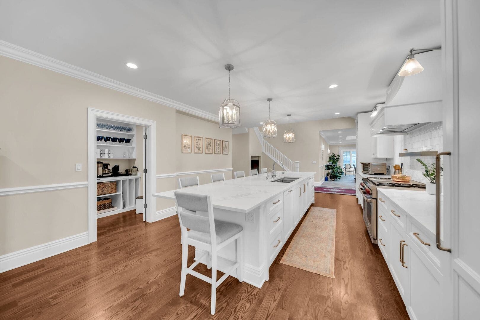 711 W Old Elm Road, Lake Forest, IL 60045 711 W Old Elm Road, Lake Forest, IL 60045