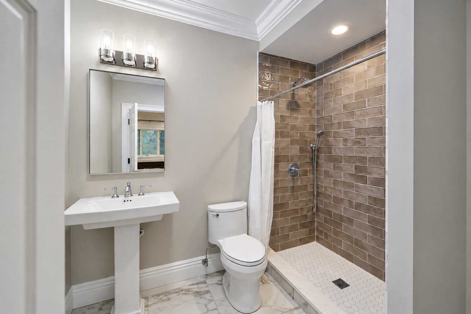 711 W Old Elm Road, Lake Forest, IL 60045 711 W Old Elm Road, Lake Forest, IL 60045