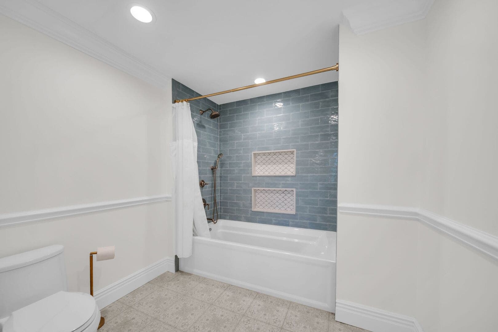 711 W Old Elm Road, Lake Forest, IL 60045 711 W Old Elm Road, Lake Forest, IL 60045