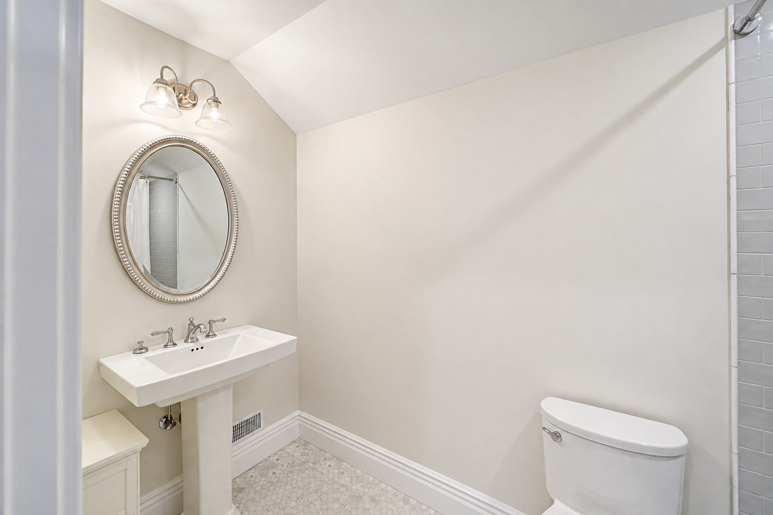 711 W Old Elm Road, Lake Forest, IL 60045 711 W Old Elm Road, Lake Forest, IL 60045