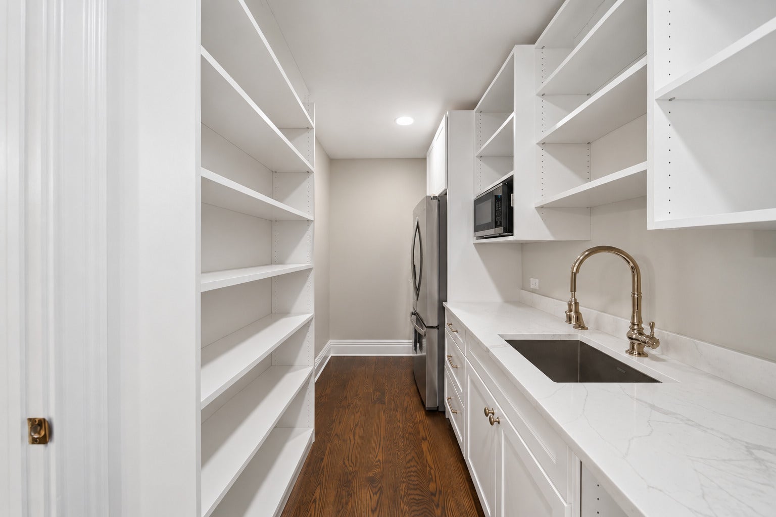 711 W Old Elm Road, Lake Forest, IL 60045 711 W Old Elm Road, Lake Forest, IL 60045
