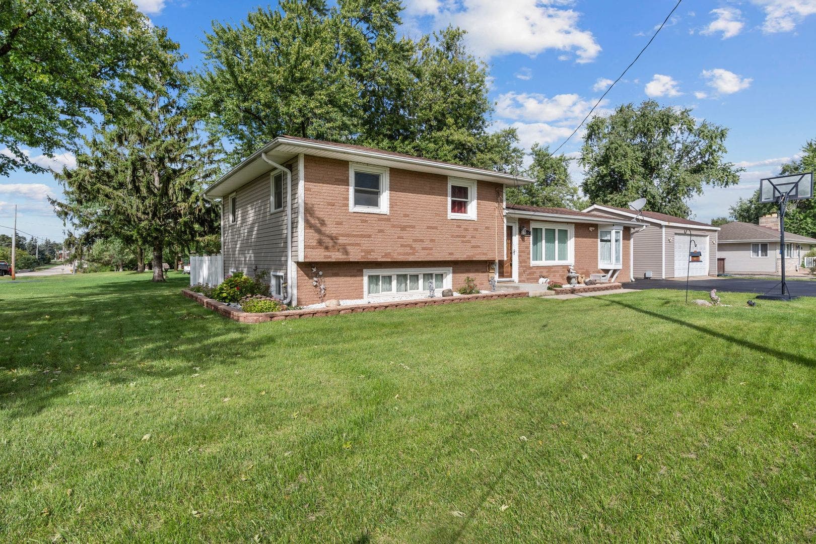 960 Becker Lane, Aurora, IL 60505