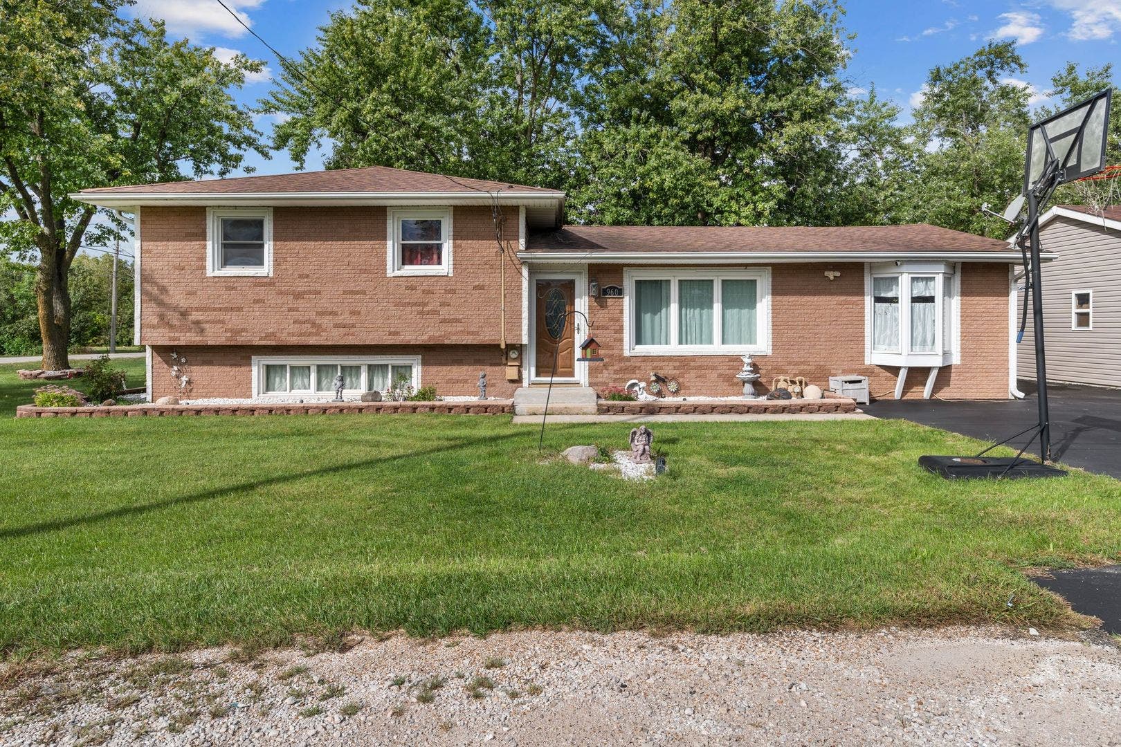 960 Becker Lane, Aurora, IL 60505