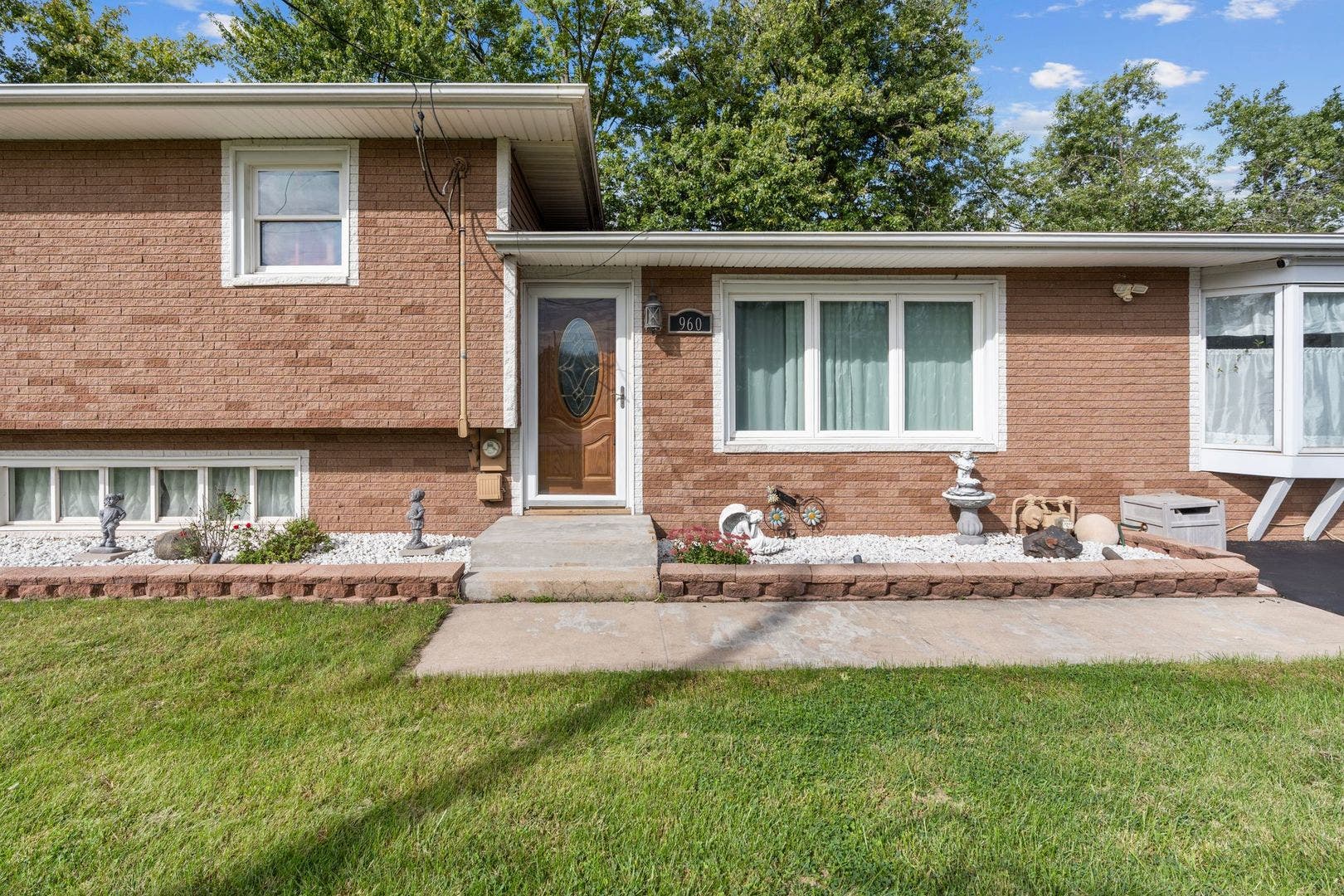 960 Becker Lane, Aurora, IL 60505