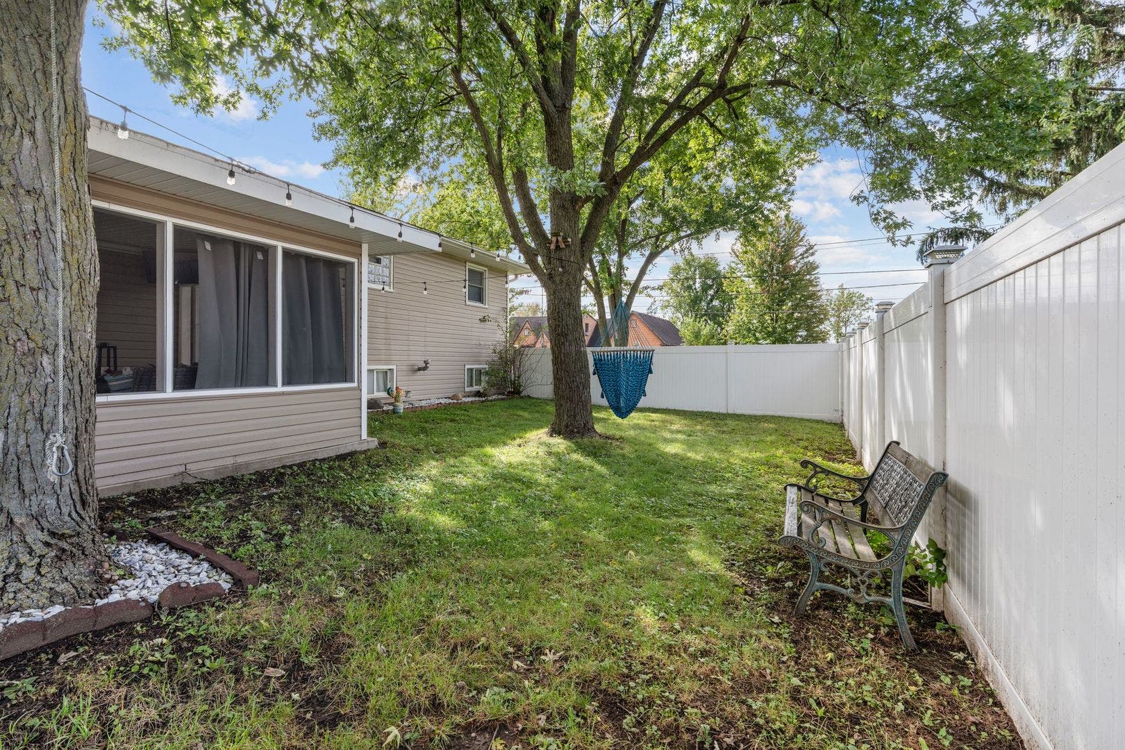 960 Becker Lane, Aurora, IL 60505