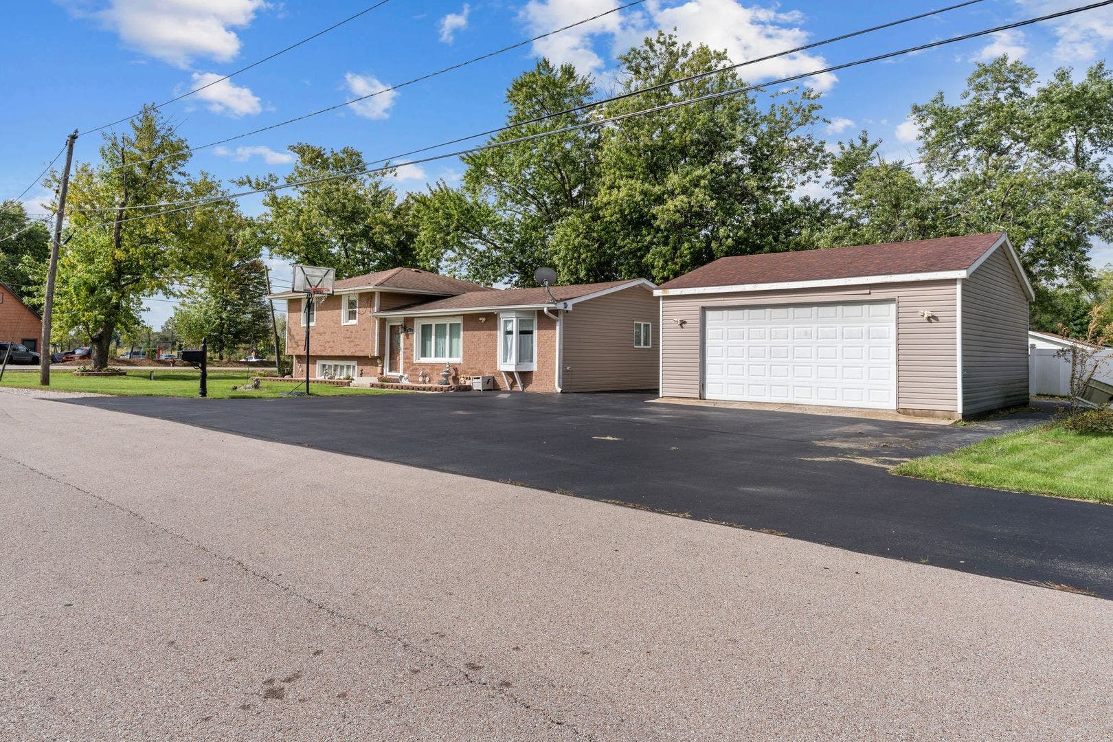 960 Becker Lane, Aurora, IL 60505