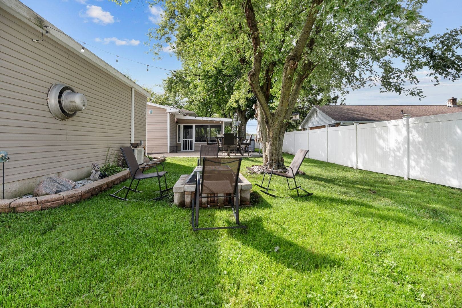 960 Becker Lane, Aurora, IL 60505