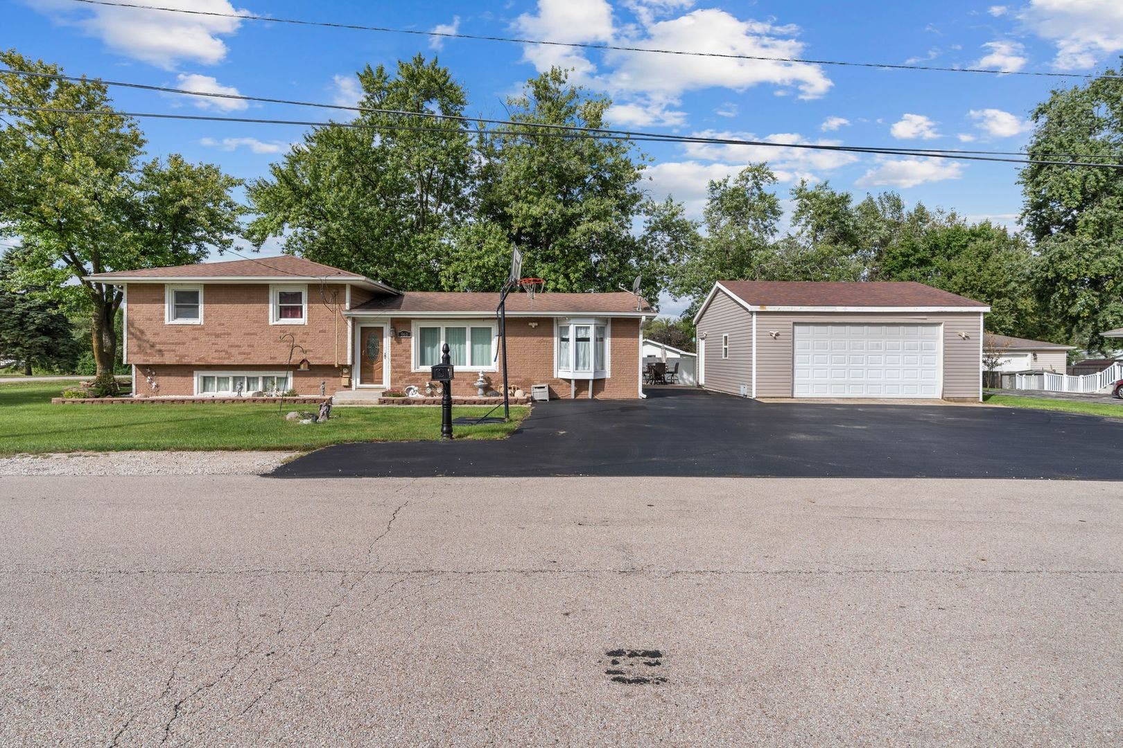 960 Becker Lane, Aurora, IL 60505