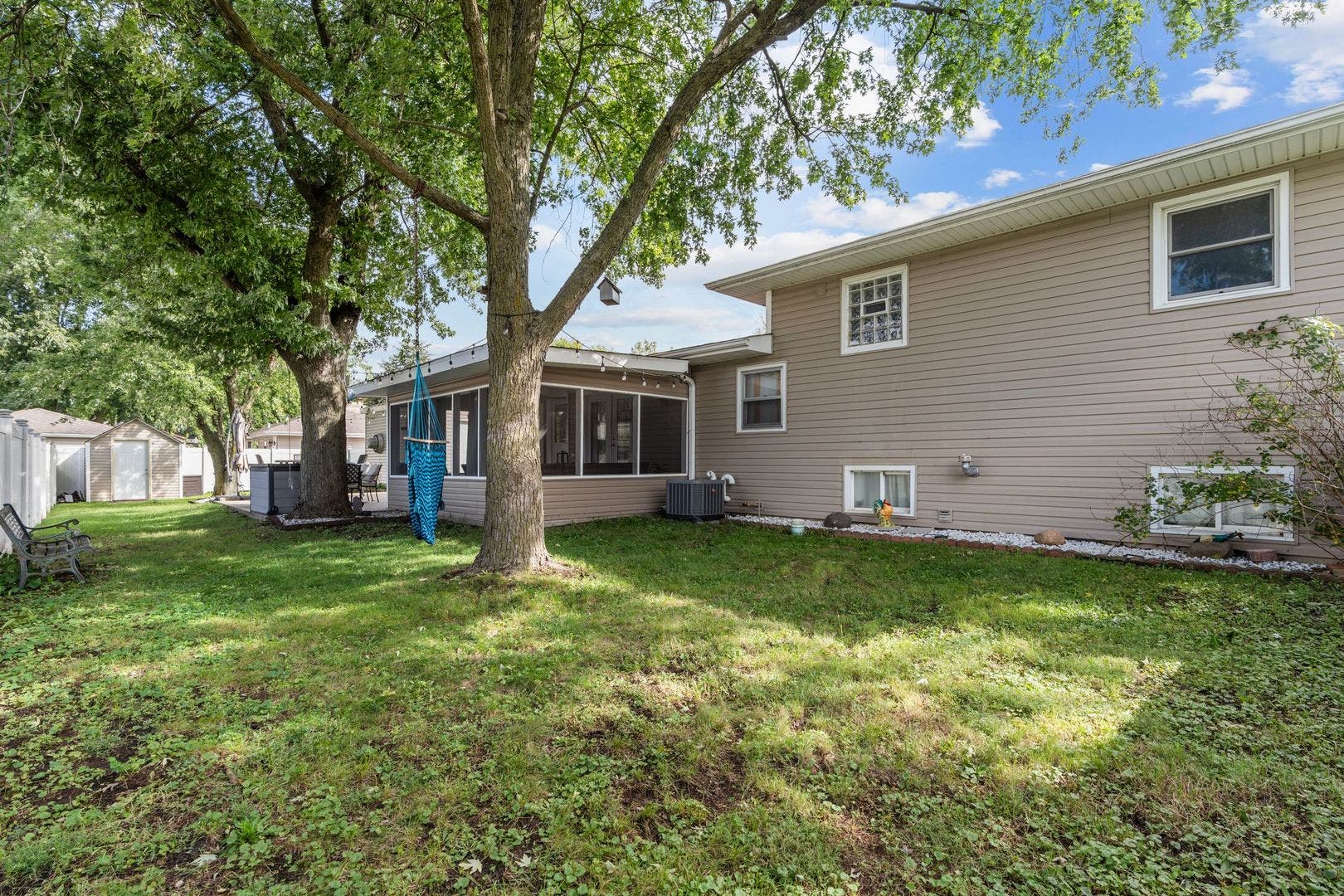 960 Becker Lane, Aurora, IL 60505