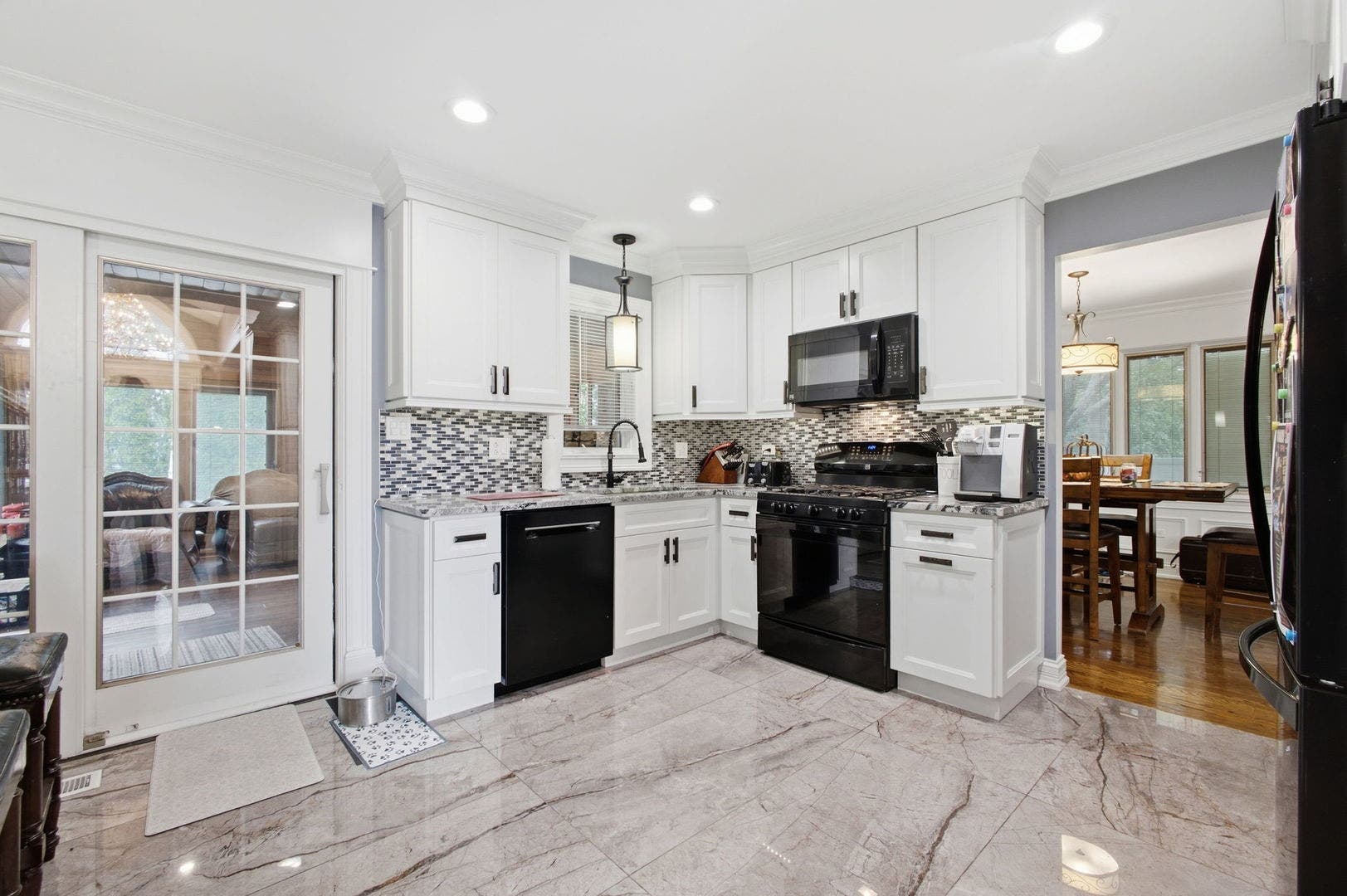 8040 Chippewa Trail, Tinley Park, IL 60477 8040 Chippewa Trail, Tinley Park, IL 60477