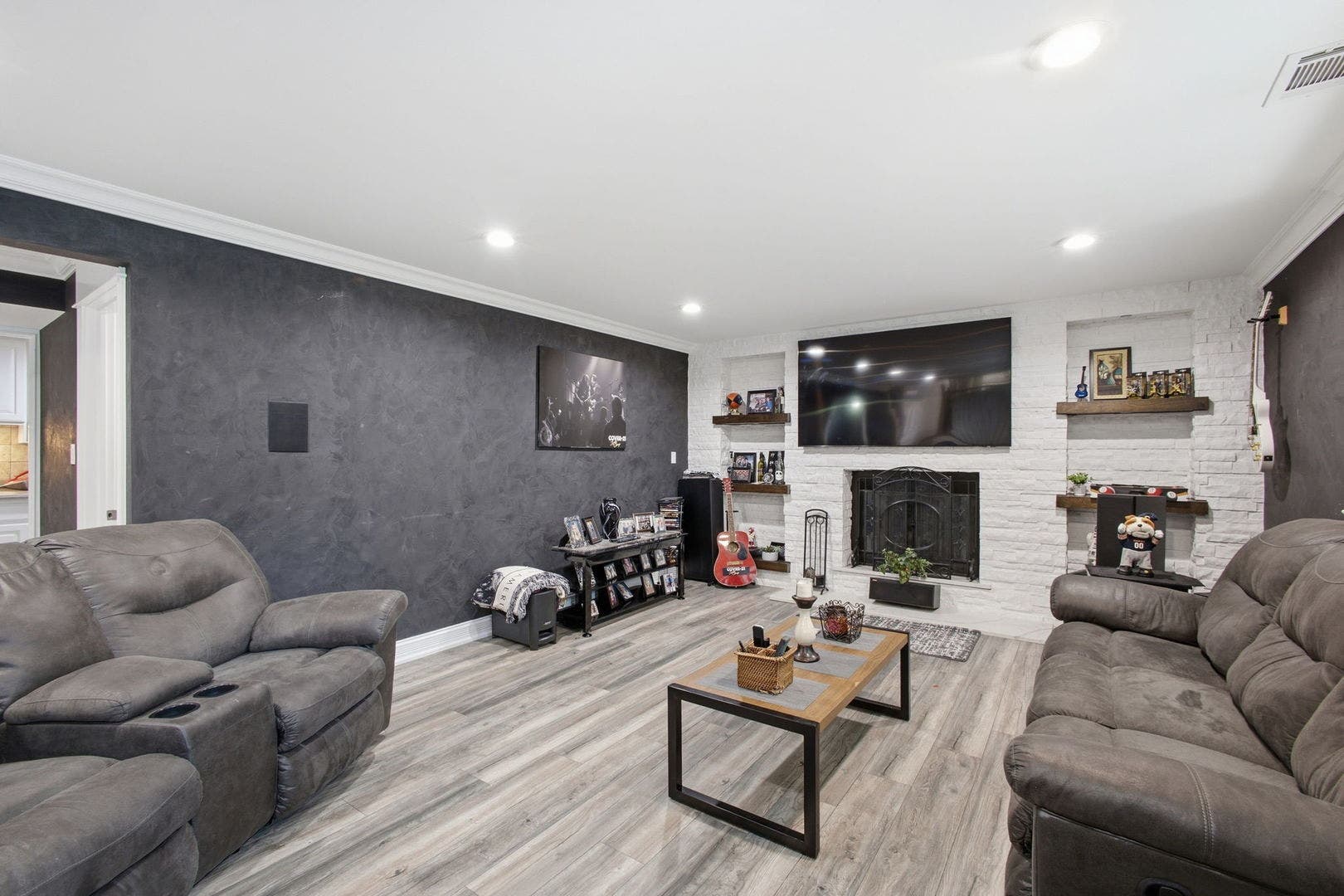 8040 Chippewa Trail, Tinley Park, IL 60477 8040 Chippewa Trail, Tinley Park, IL 60477