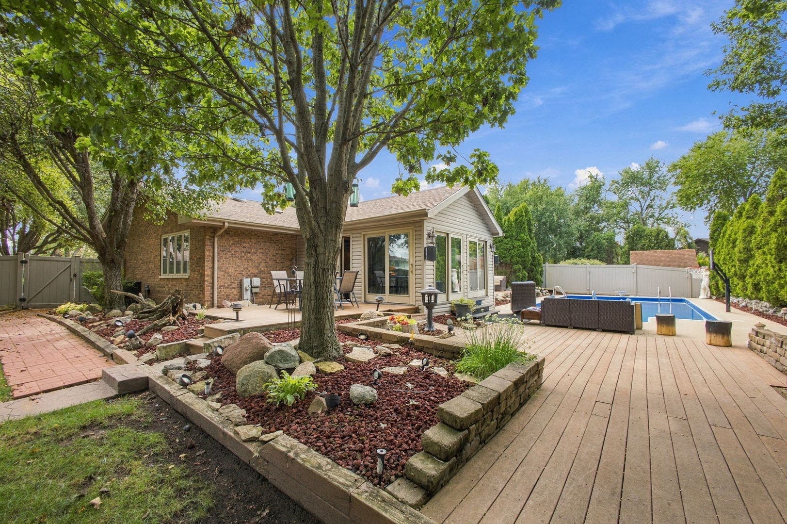 8040 Chippewa Trail, Tinley Park, IL 60477 8040 Chippewa Trail, Tinley Park, IL 60477