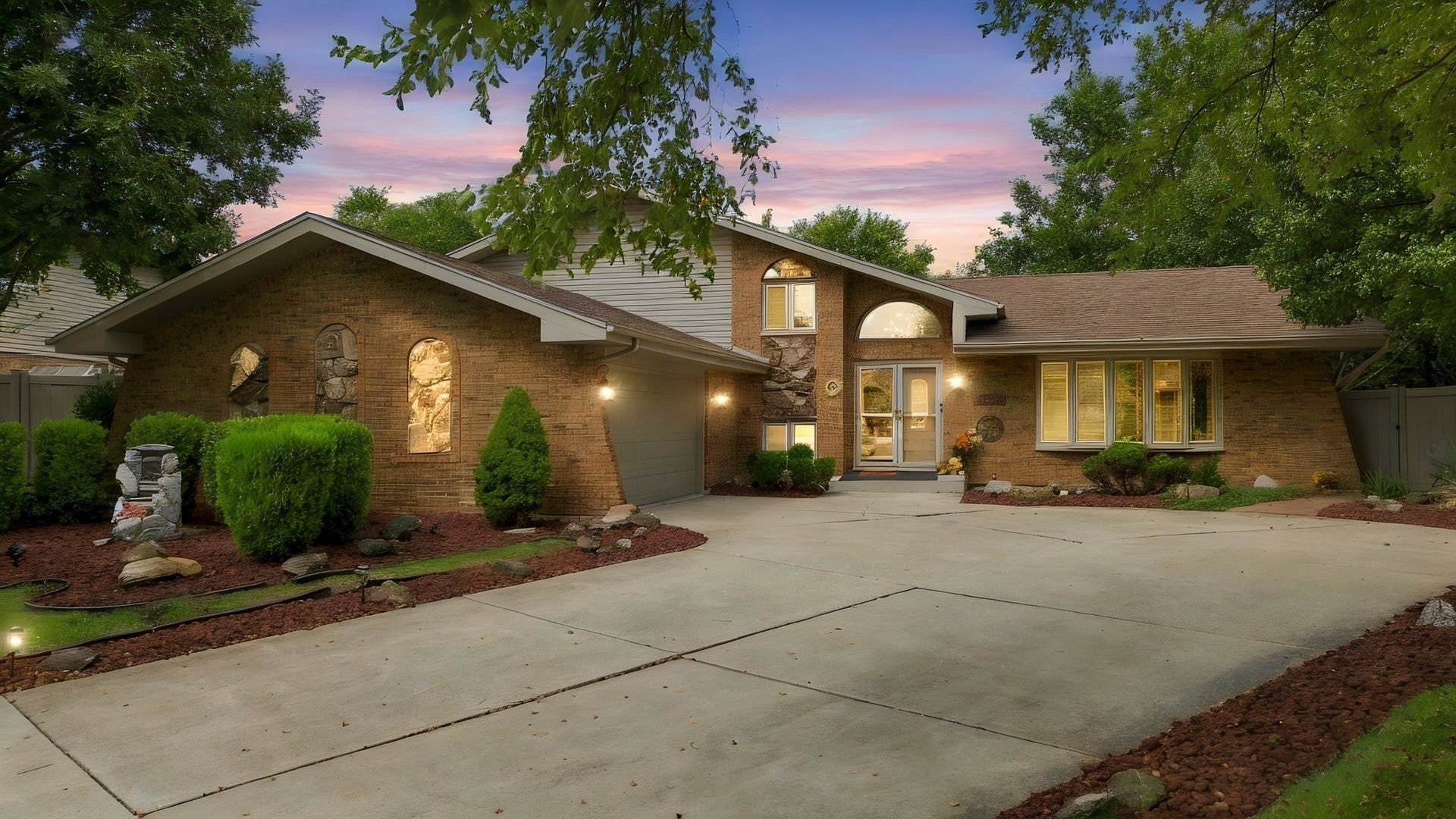 8040 Chippewa Trail, Tinley Park, IL 60477 8040 Chippewa Trail, Tinley Park, IL 60477