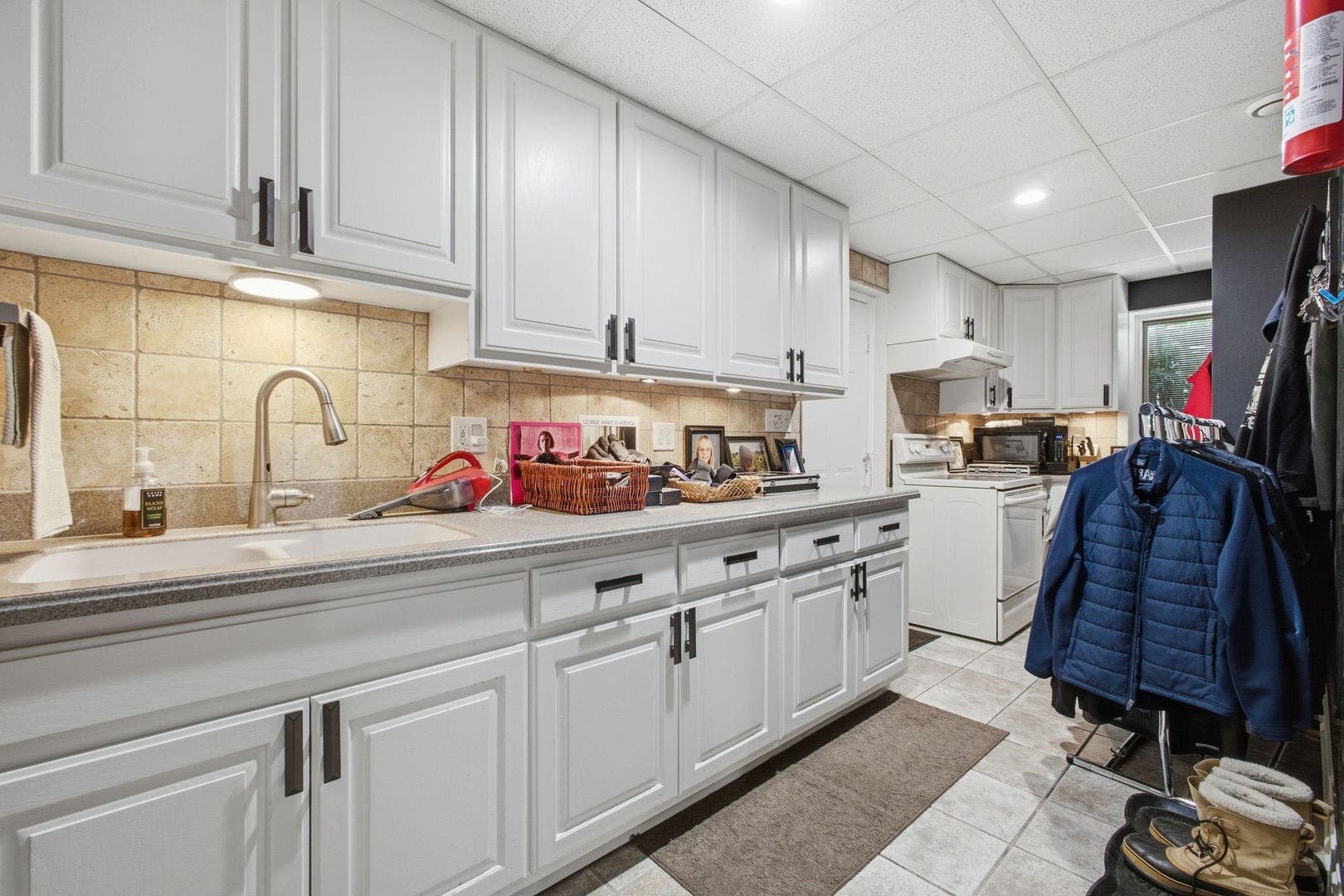 8040 Chippewa Trail, Tinley Park, IL 60477 8040 Chippewa Trail, Tinley Park, IL 60477