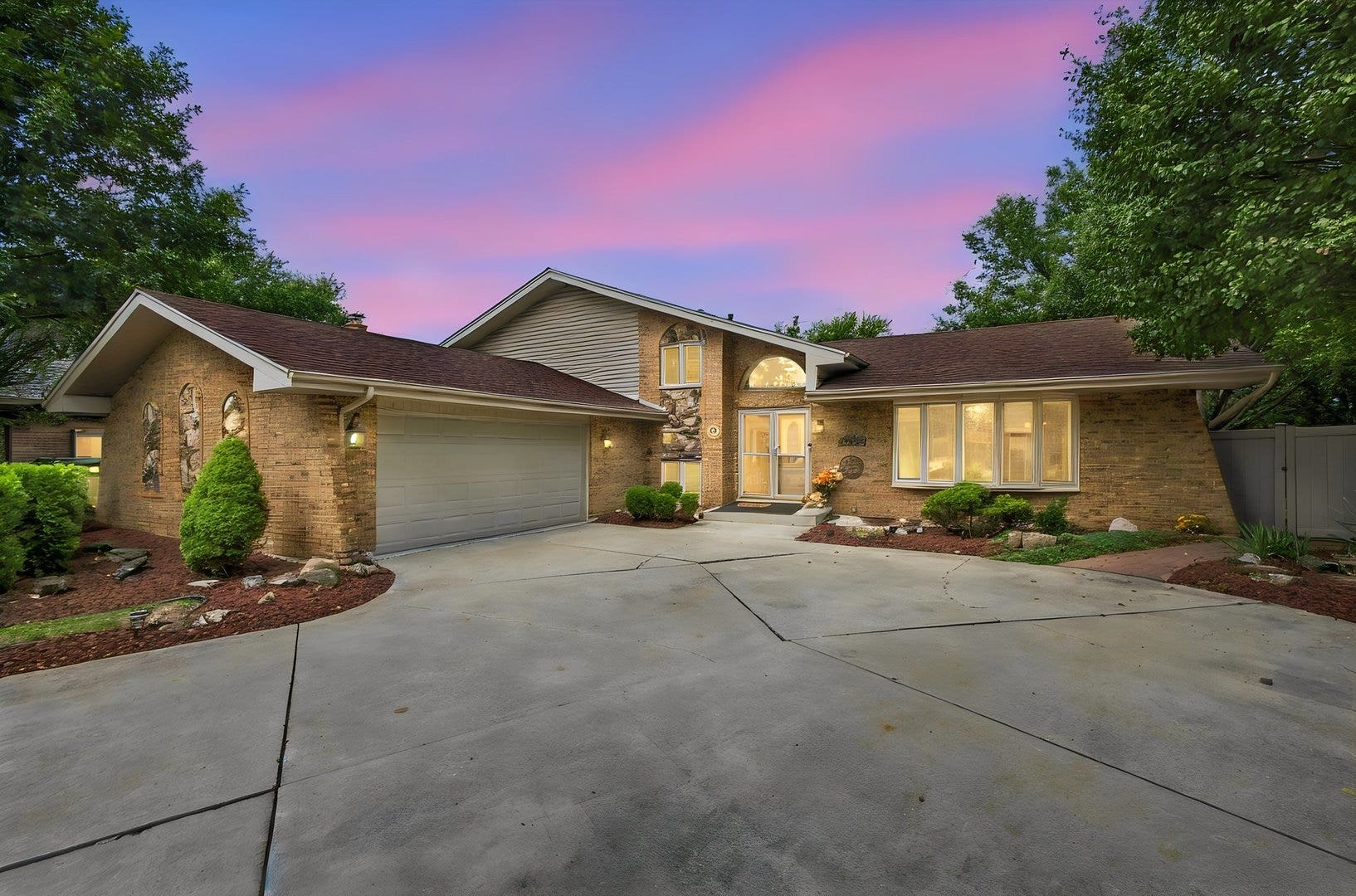 8040 Chippewa Trail, Tinley Park, IL 60477 8040 Chippewa Trail, Tinley Park, IL 60477