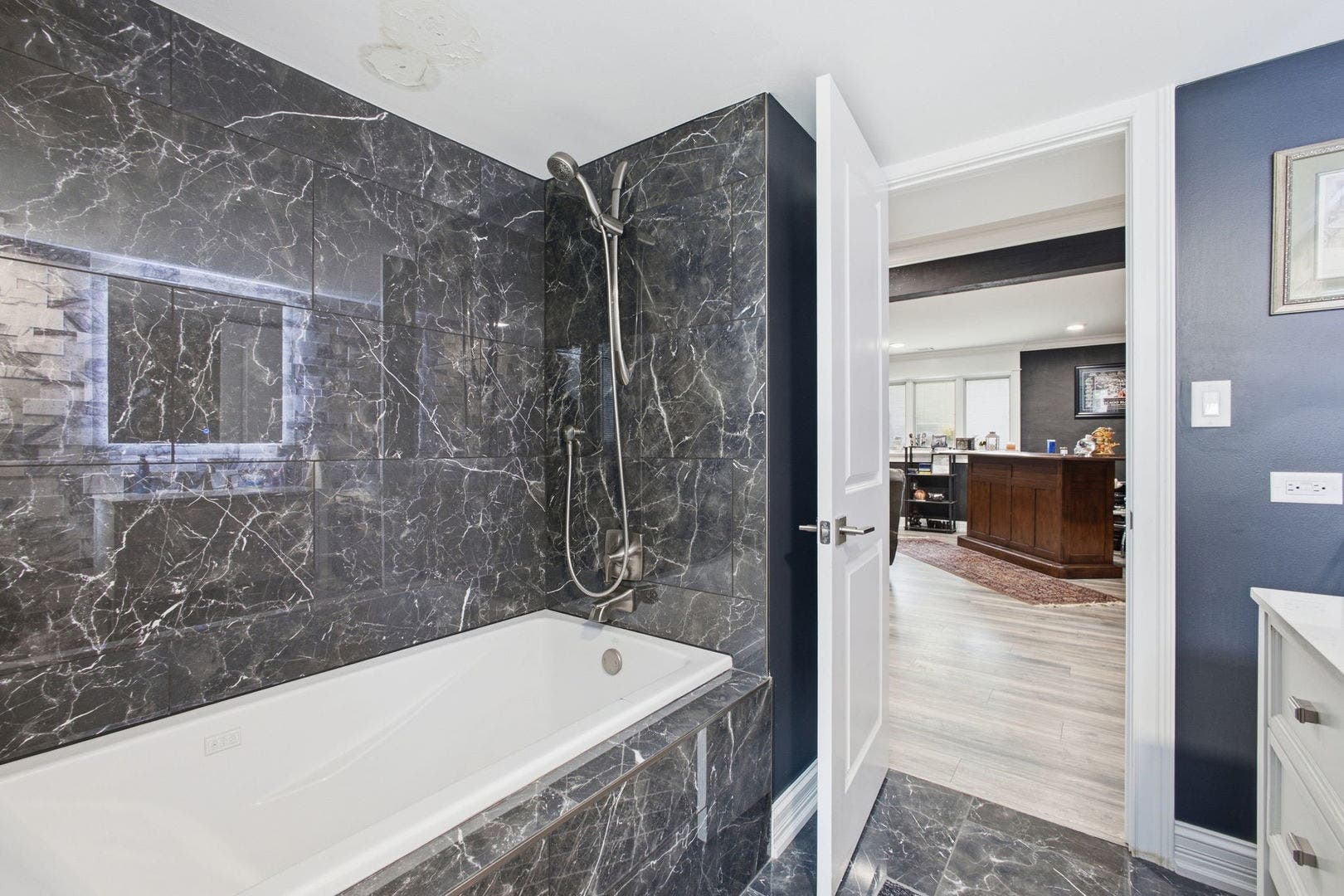 8040 Chippewa Trail, Tinley Park, IL 60477 8040 Chippewa Trail, Tinley Park, IL 60477