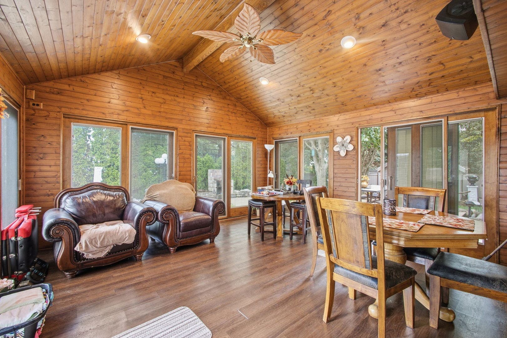 8040 Chippewa Trail, Tinley Park, IL 60477 8040 Chippewa Trail, Tinley Park, IL 60477