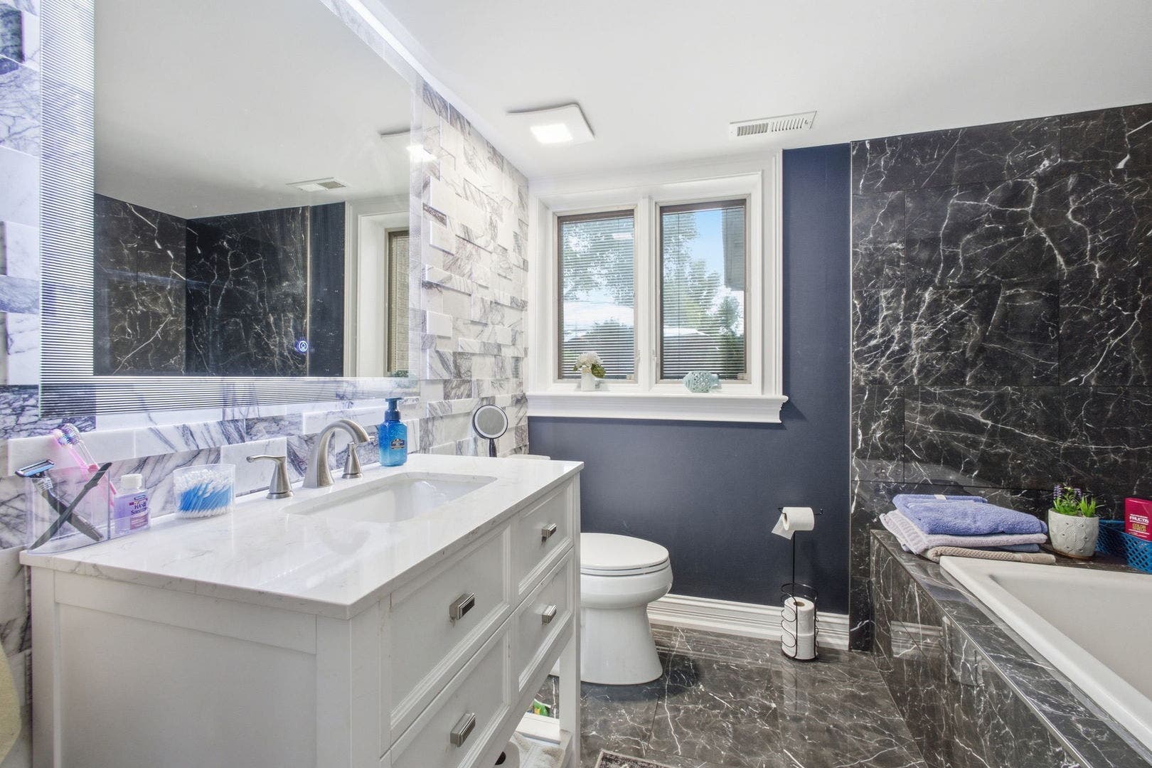 8040 Chippewa Trail, Tinley Park, IL 60477 8040 Chippewa Trail, Tinley Park, IL 60477