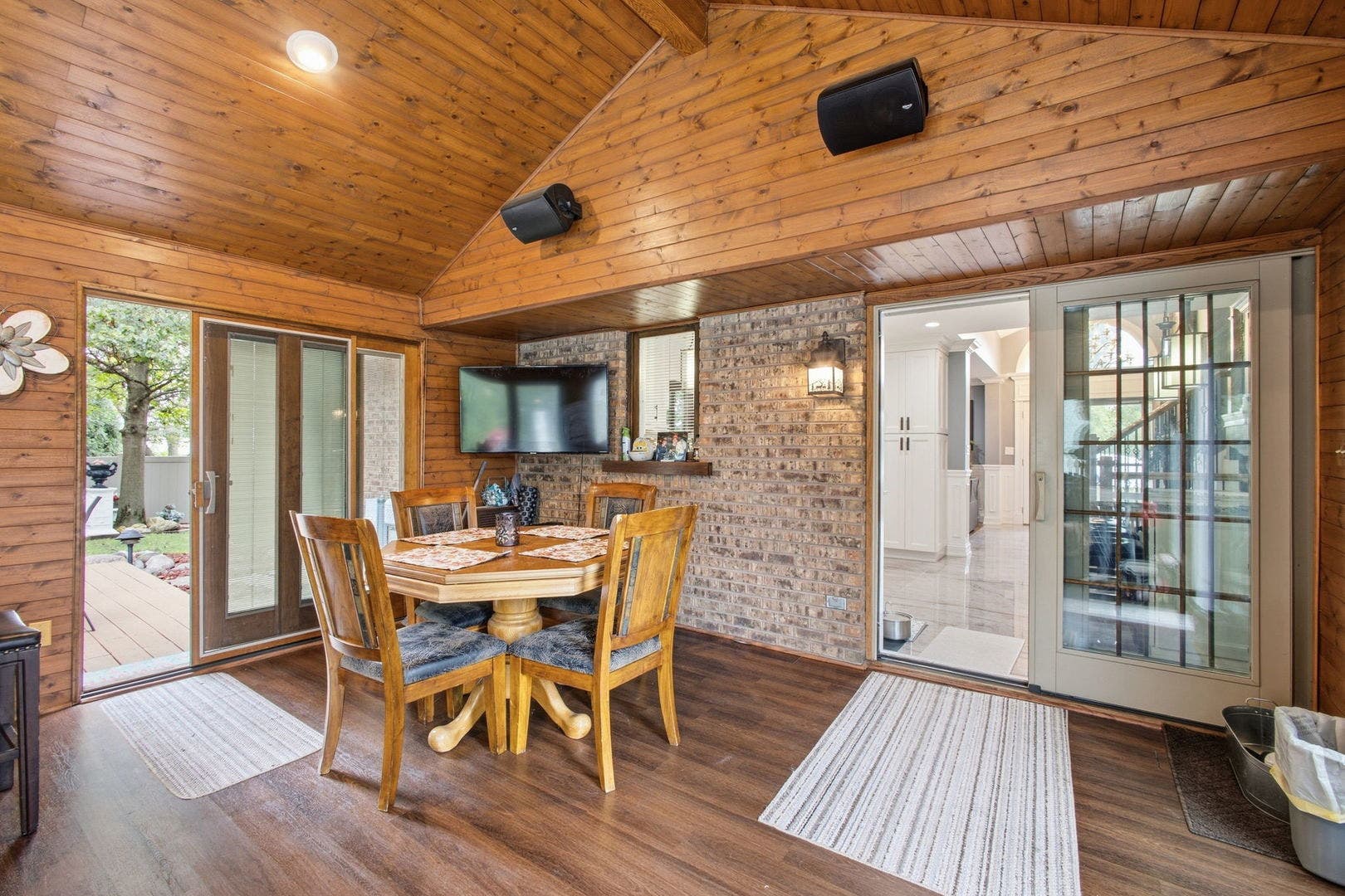 8040 Chippewa Trail, Tinley Park, IL 60477 8040 Chippewa Trail, Tinley Park, IL 60477