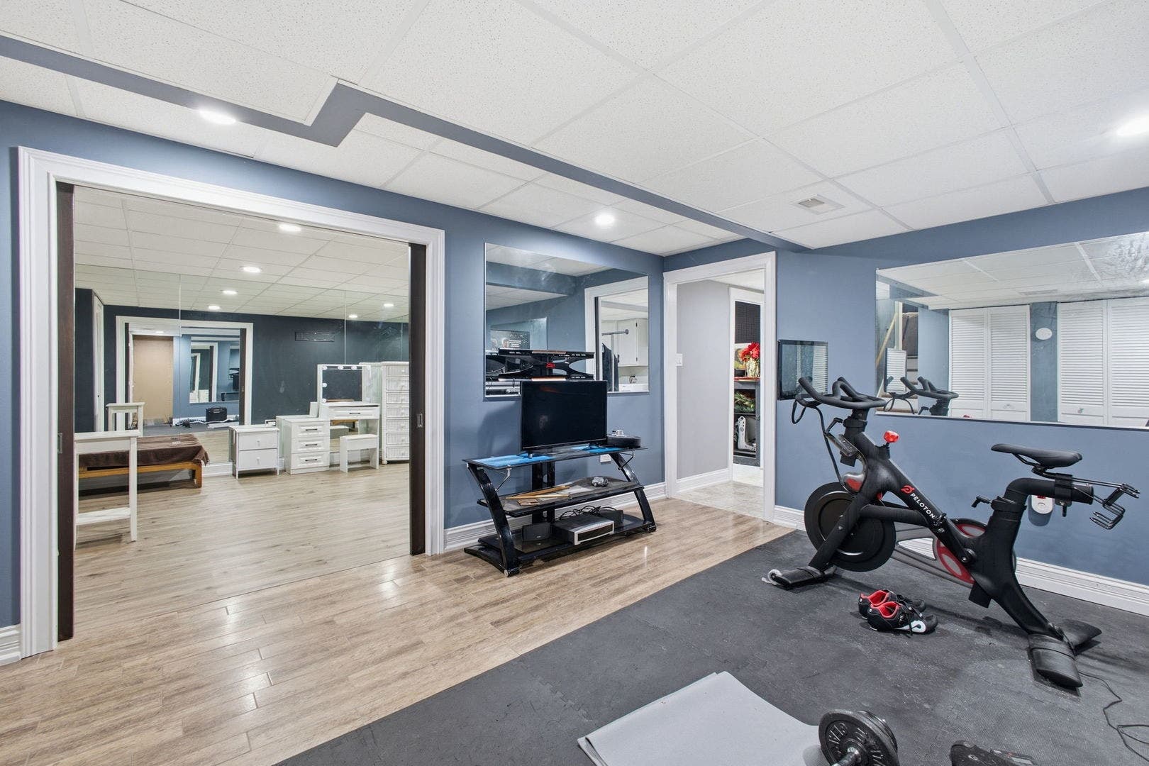 8040 Chippewa Trail, Tinley Park, IL 60477 8040 Chippewa Trail, Tinley Park, IL 60477