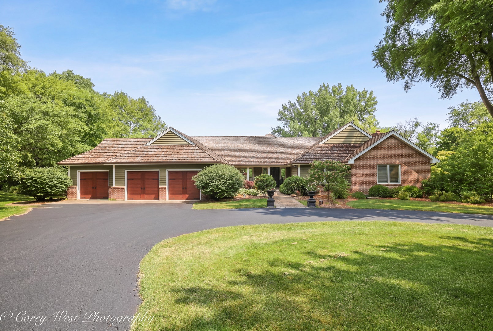 39W944 Deer Run Drive, St. Charles, IL 60175