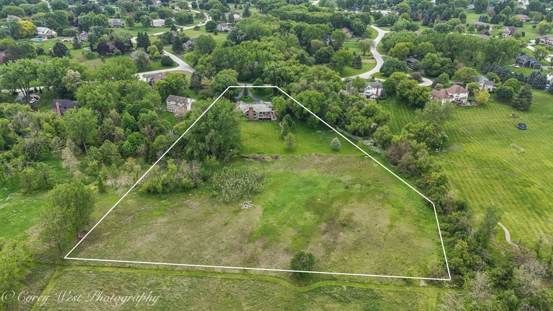 39W944 Deer Run Drive, St. Charles, IL 60175