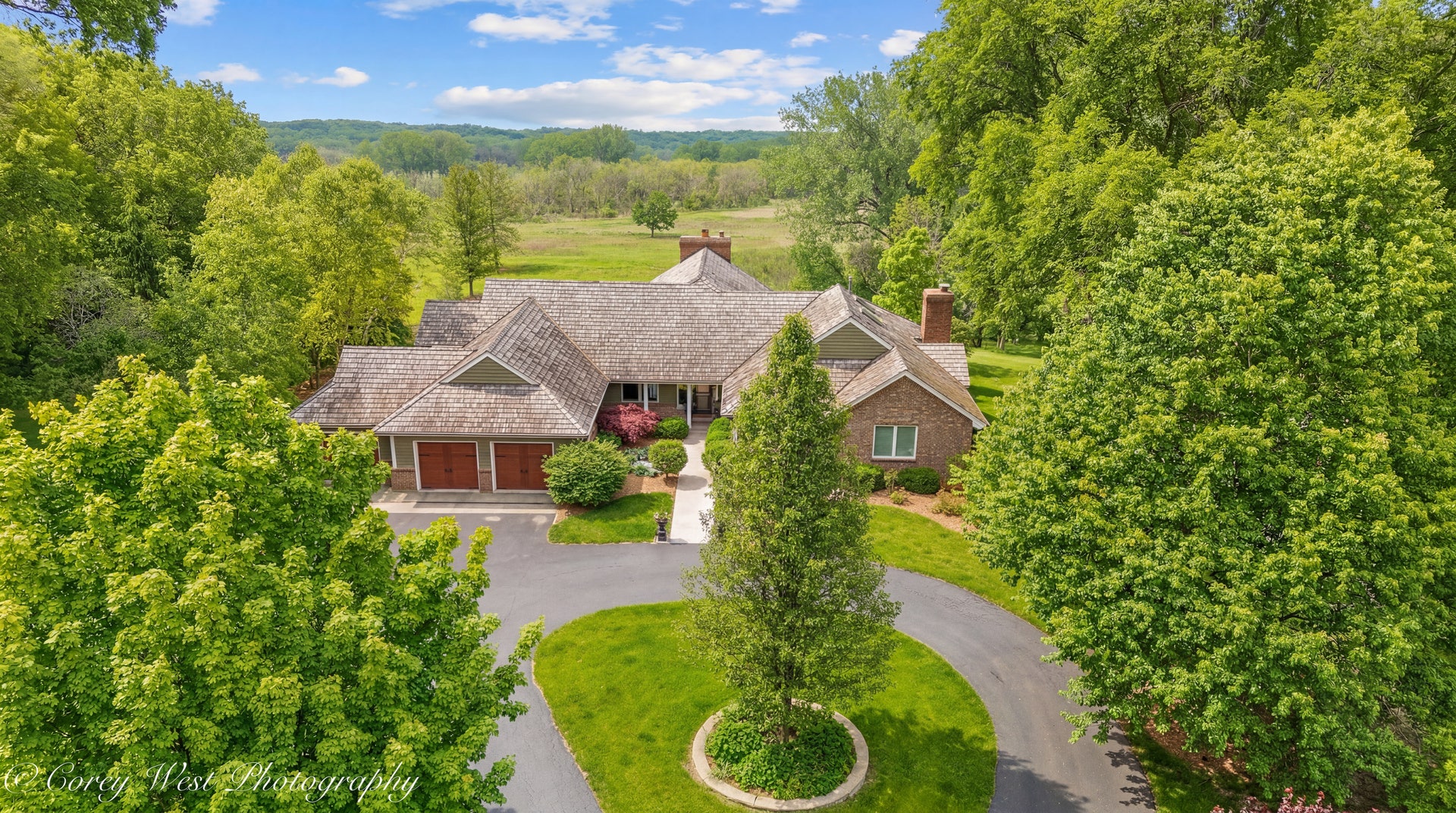 39W944 Deer Run Drive, St. Charles, IL 60175