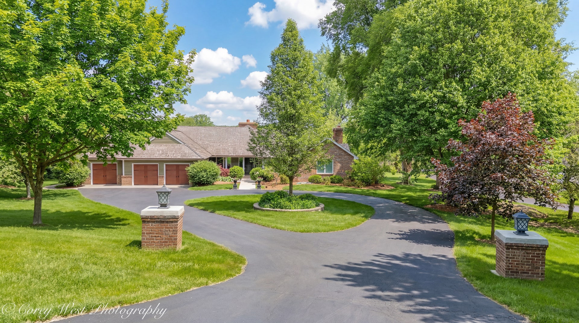 39W944 Deer Run Drive, St. Charles, IL 60175