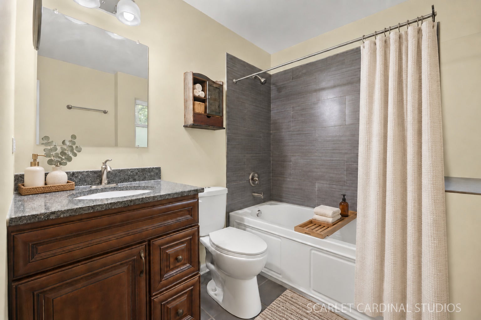 444 Cambridge Way, Bolingbrook, IL 60440 Full Hall Bath