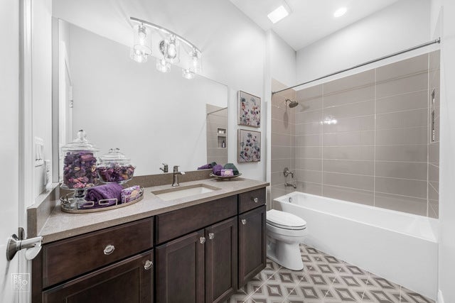 11198 Tuscany Lane, Lemont, IL 60439