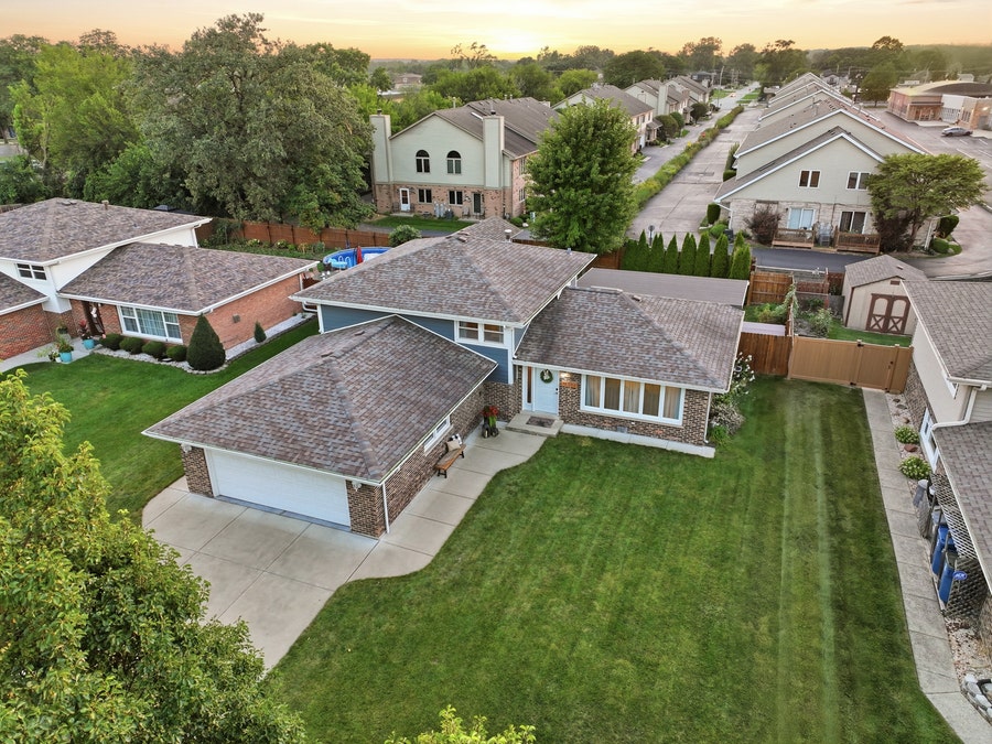 Property photo for 10548 S Tod Drive, Palos Hills, IL